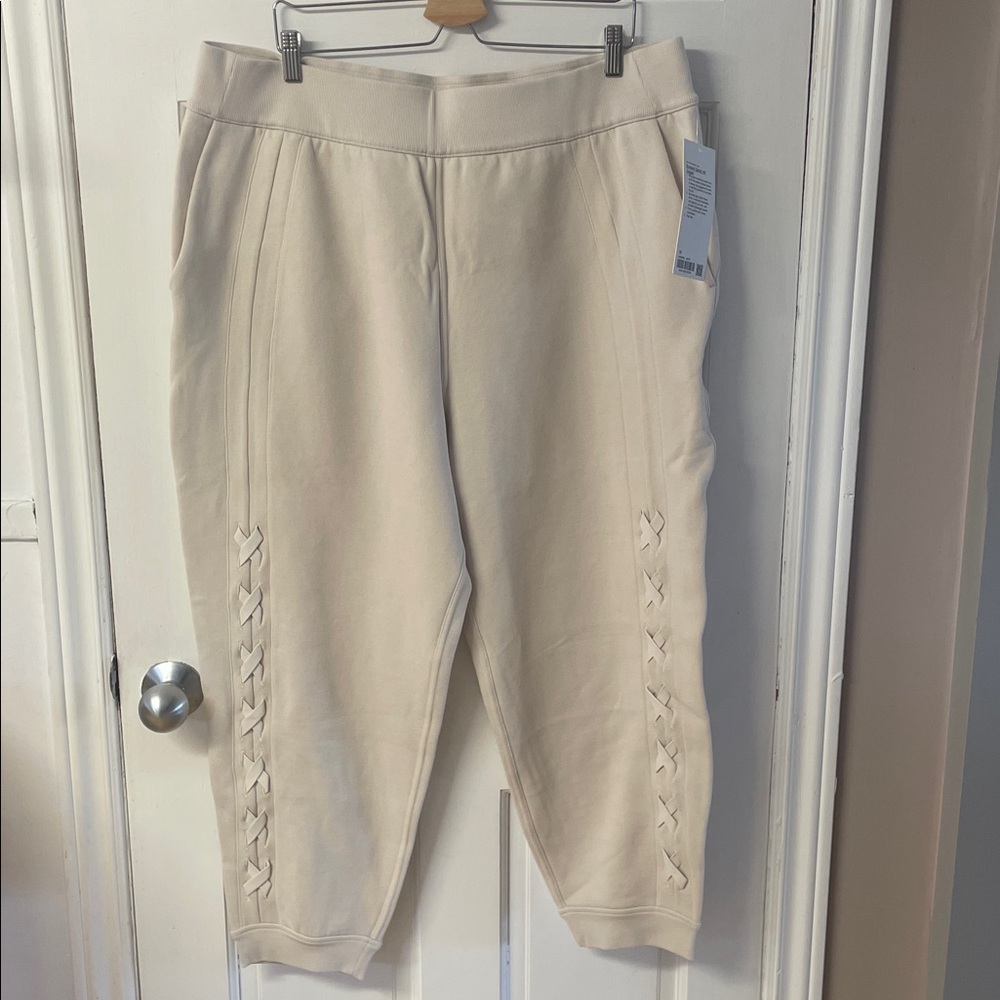 Lululemon Braided Detail High-Rise Joggers in cream women’s size 18 NWT